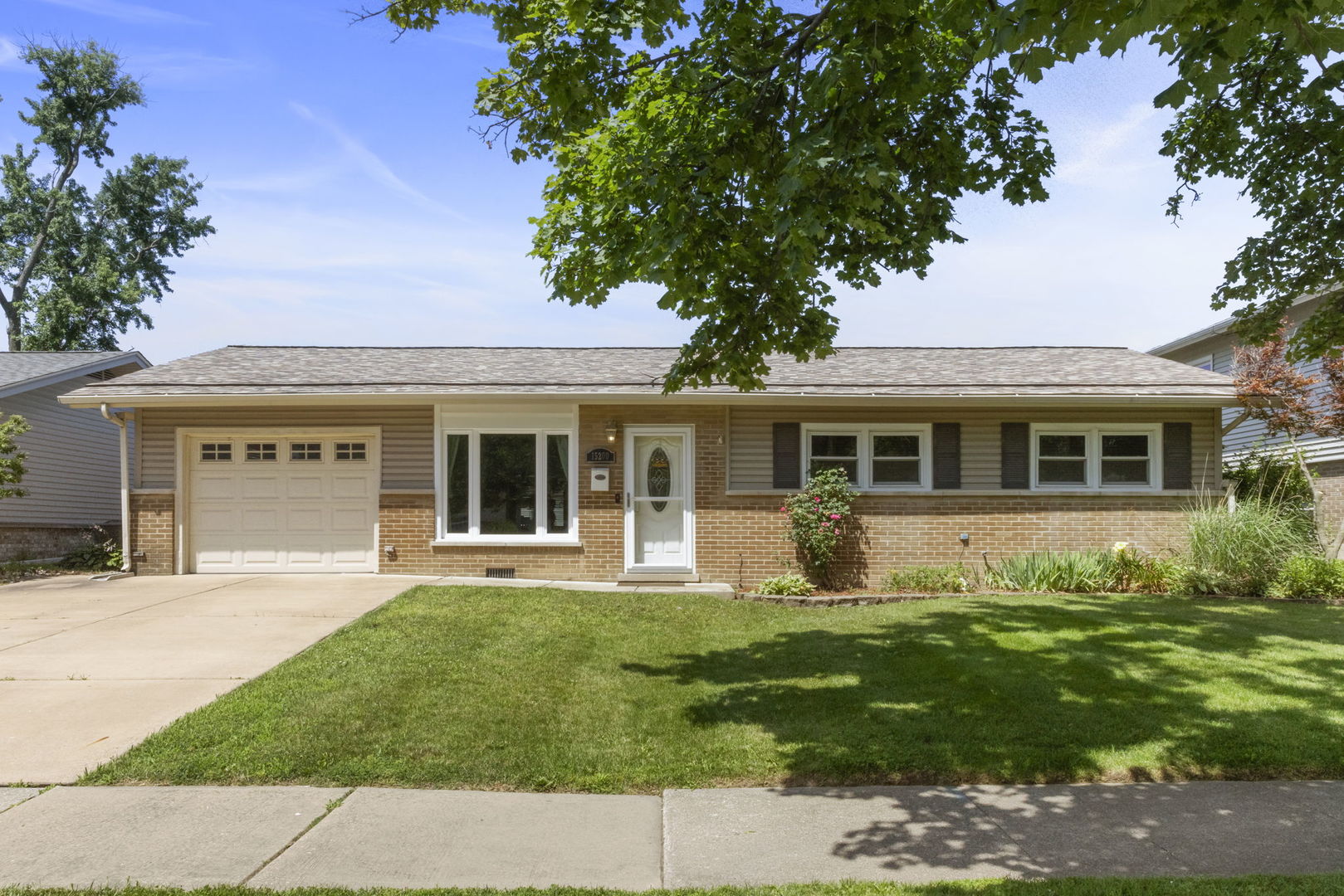 15200 Oxford Drive Property Photo 1