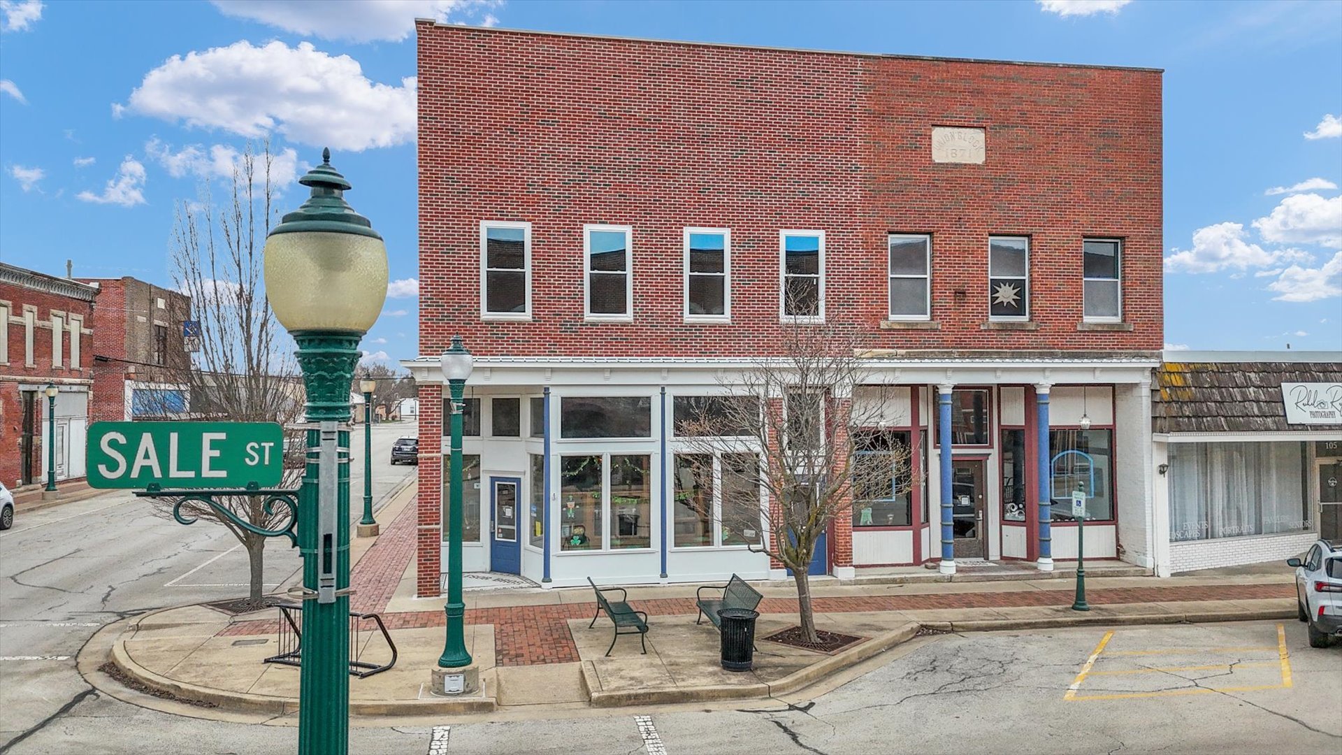 101-105 W Sale Street Property Photo 1
