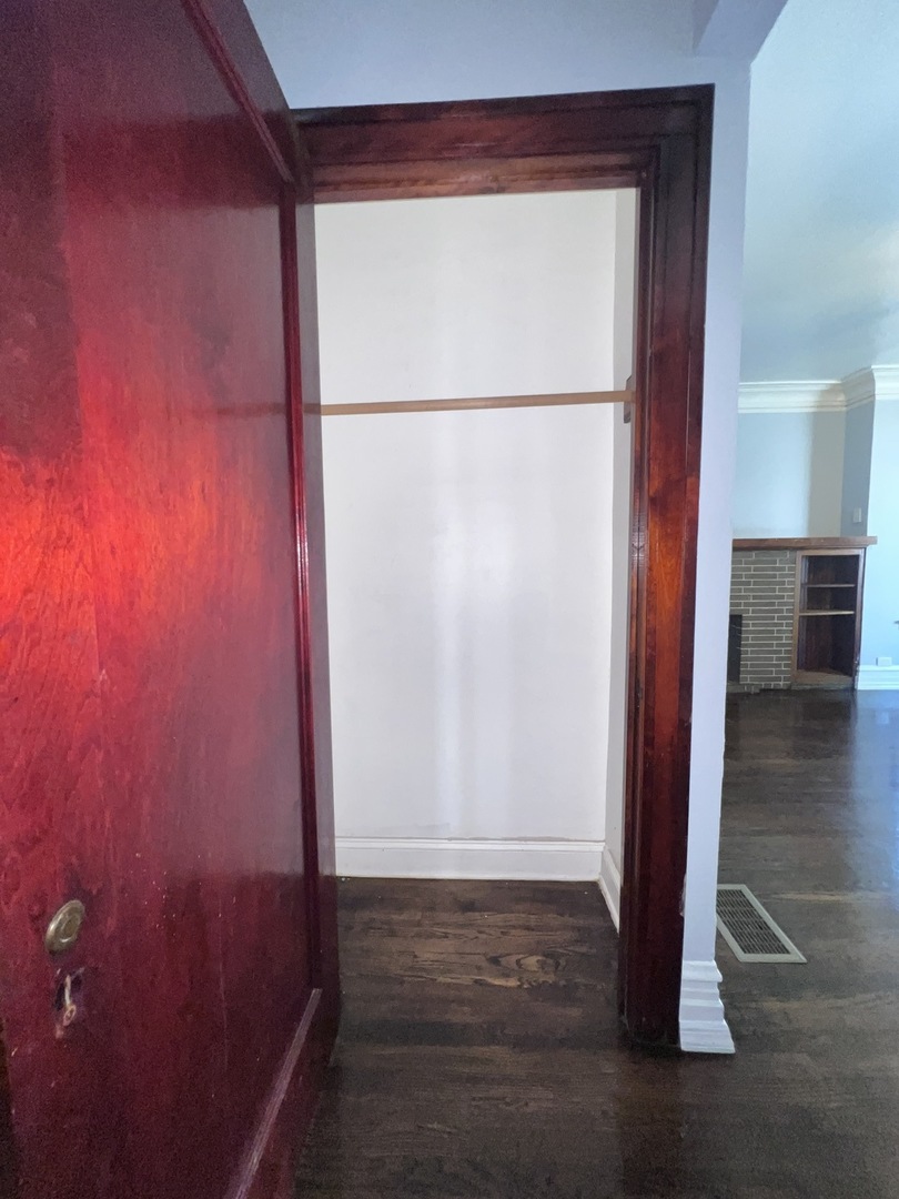 821 N Waller Avenue 1 Property Photo 8