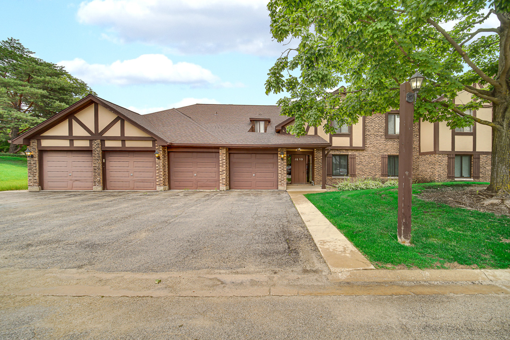 1659 Dover Court A Property Photo 1