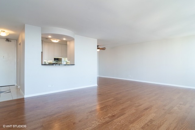 111 E Chestnut Street 52j Property Photo 3