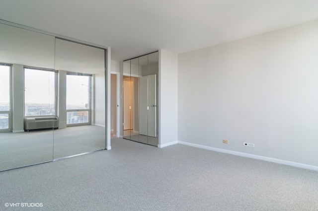 111 E Chestnut Street 52j Property Photo 6