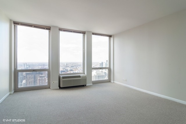 111 E Chestnut Street 52j Property Photo 7