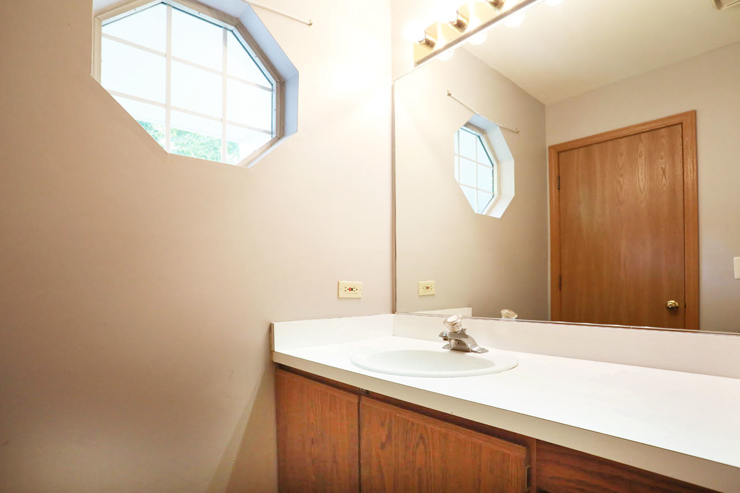 704 Shady Oaks Court Property Photo 11