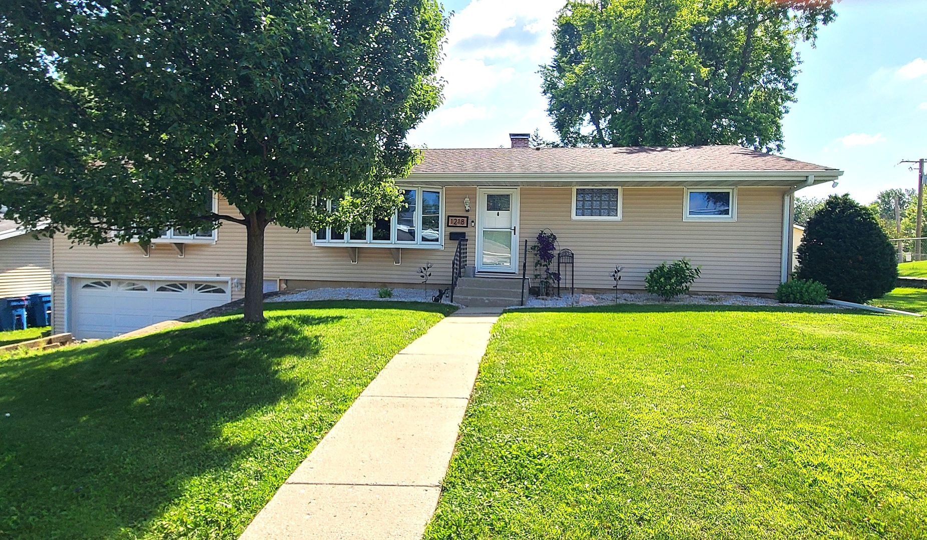 1218 Elm Place Property Photo