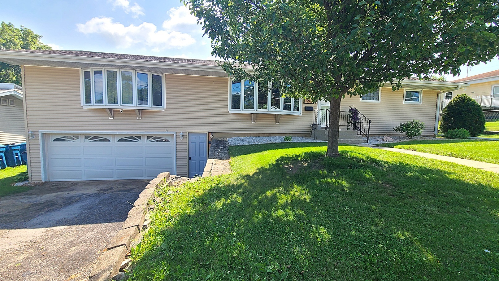 1218 Elm Place Property Photo 2