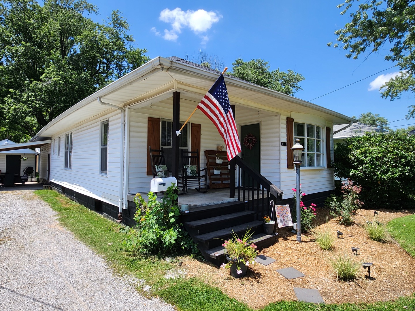611 S Halliday Avenue Property Photo 1