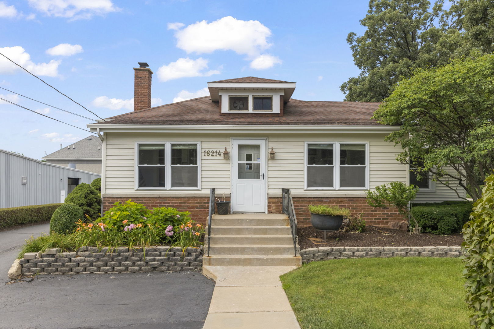16214 S Lincoln Highway Property Photo 3
