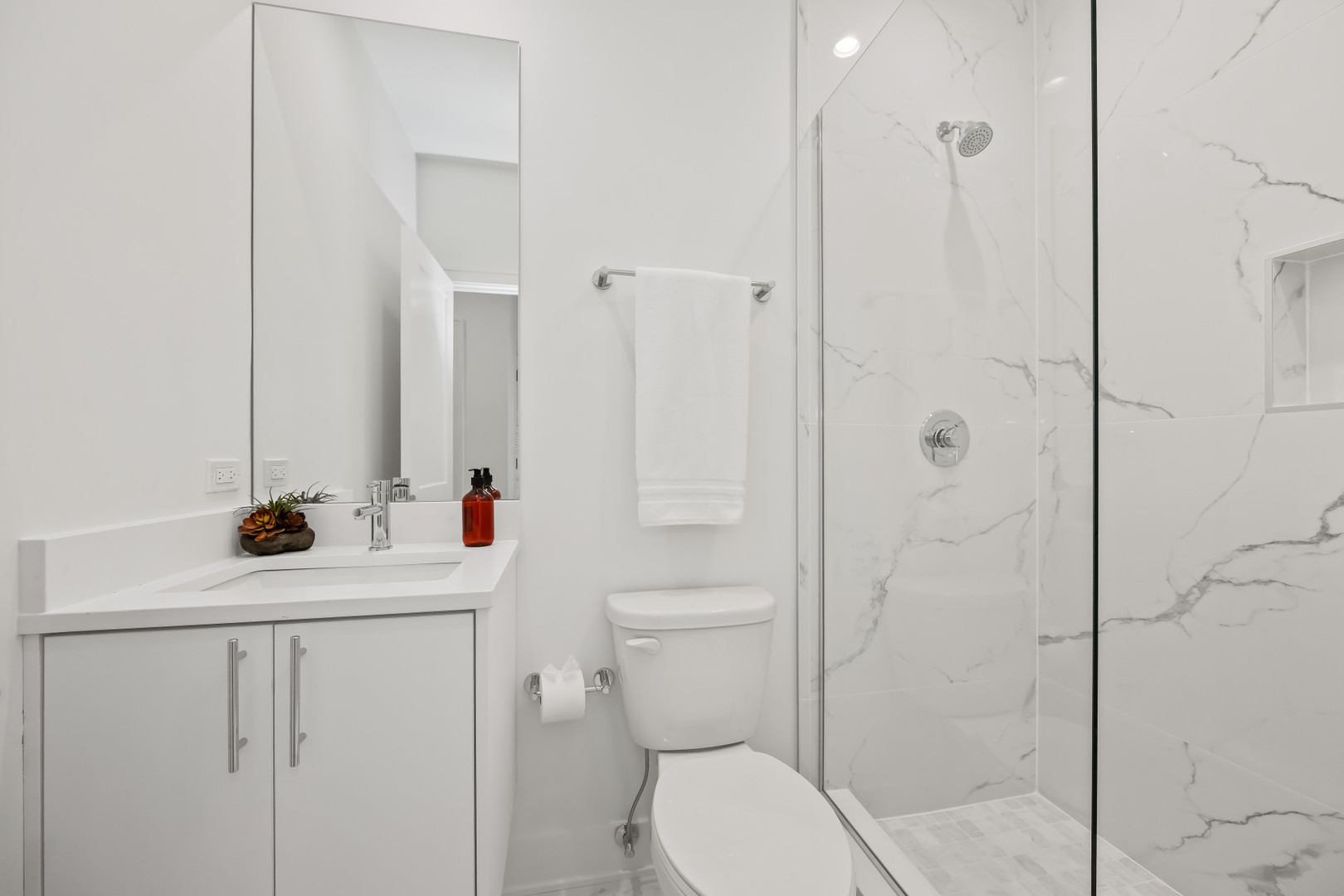 708 E 41 Street Property Photo 35