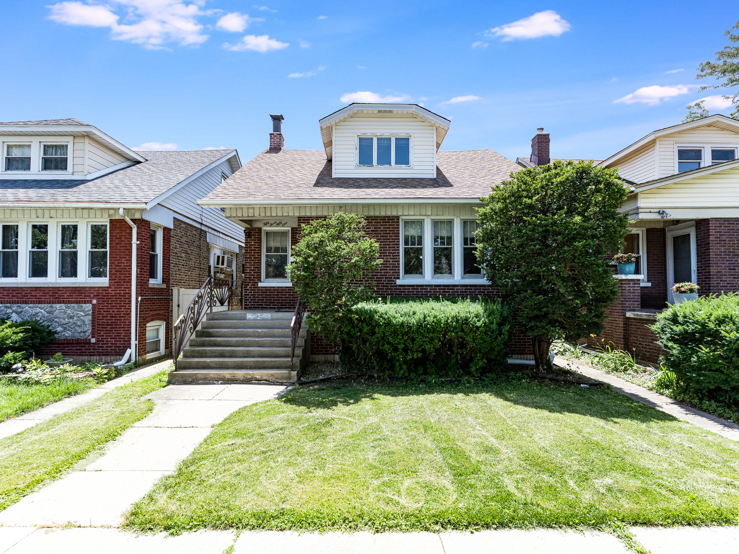 5351 W Waveland Avenue Property Photo 1