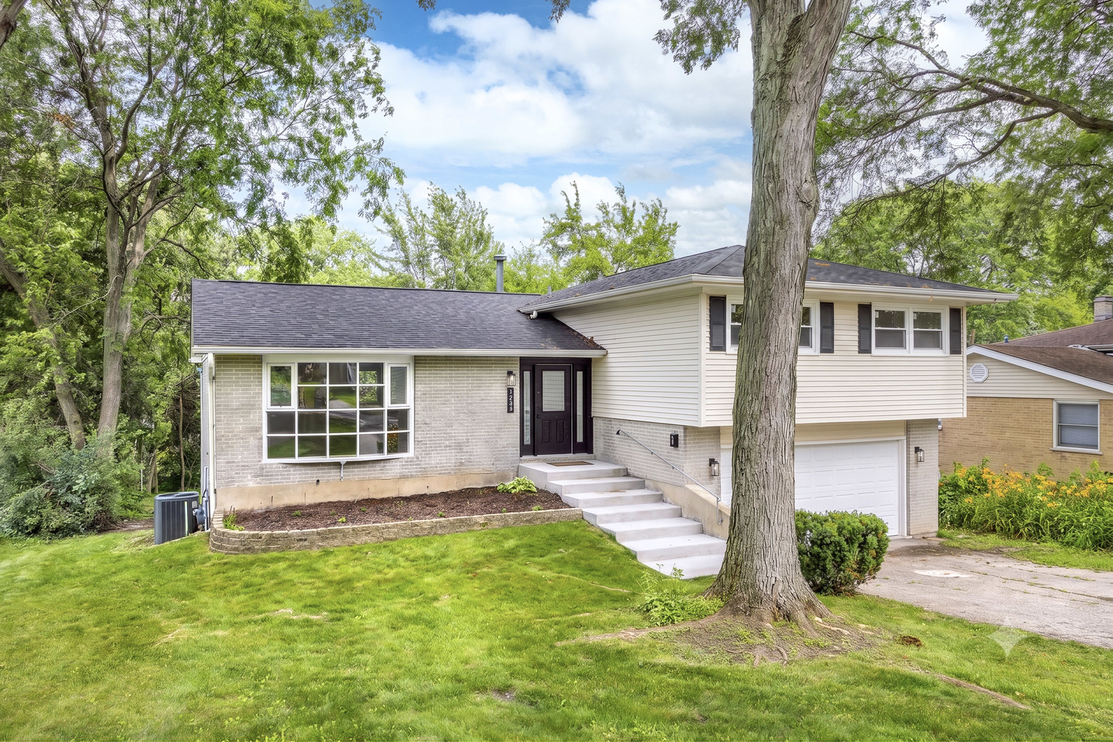 123 Kainer Avenue Property Photo 2