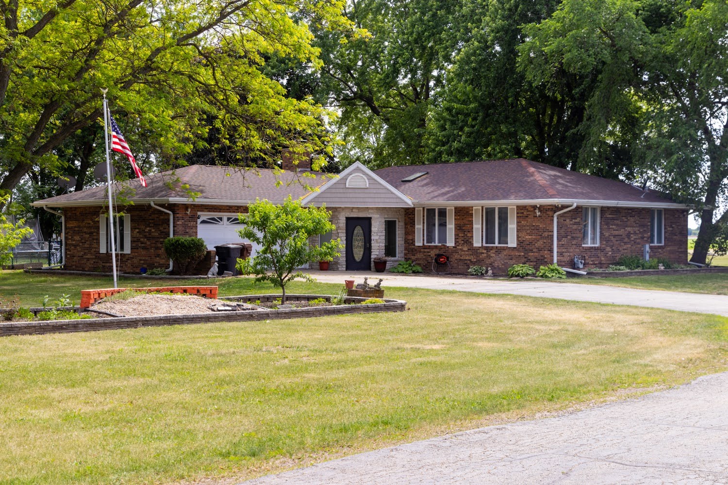 5866 Irene Road Property Photo 1