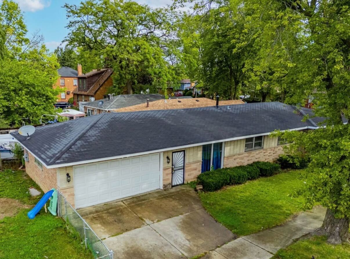 16446 Emerald Avenue Property Photo 11