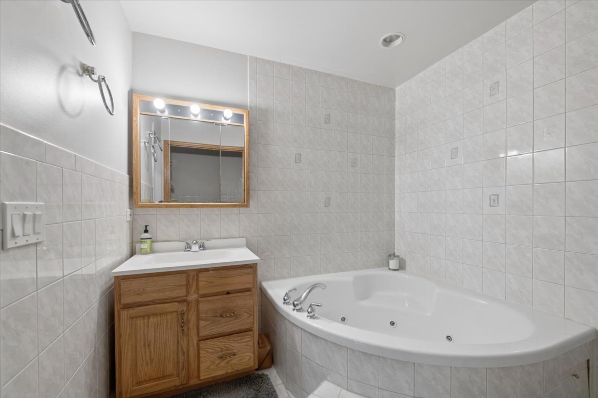 1634 N 76th Avenue Property Photo 18