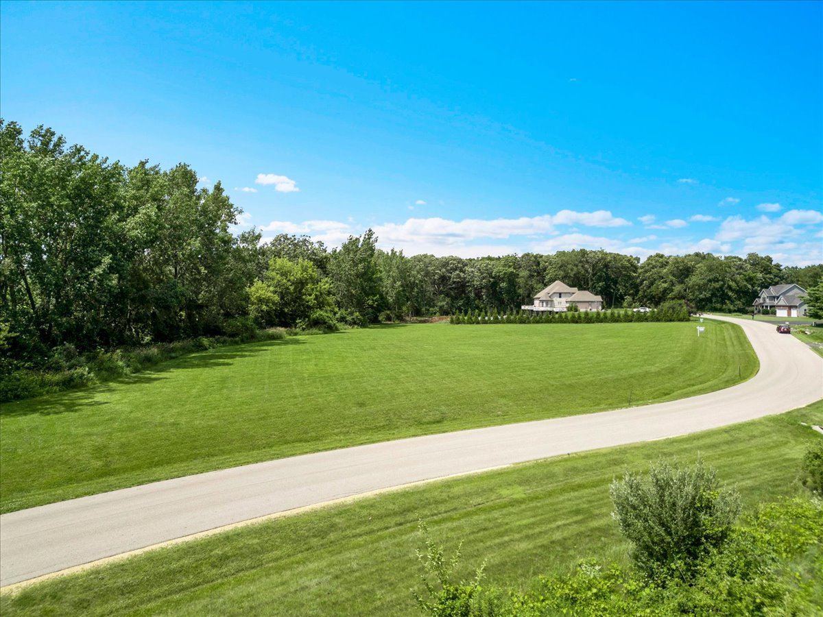 11217 Hill Crest Lane Property Photo 2
