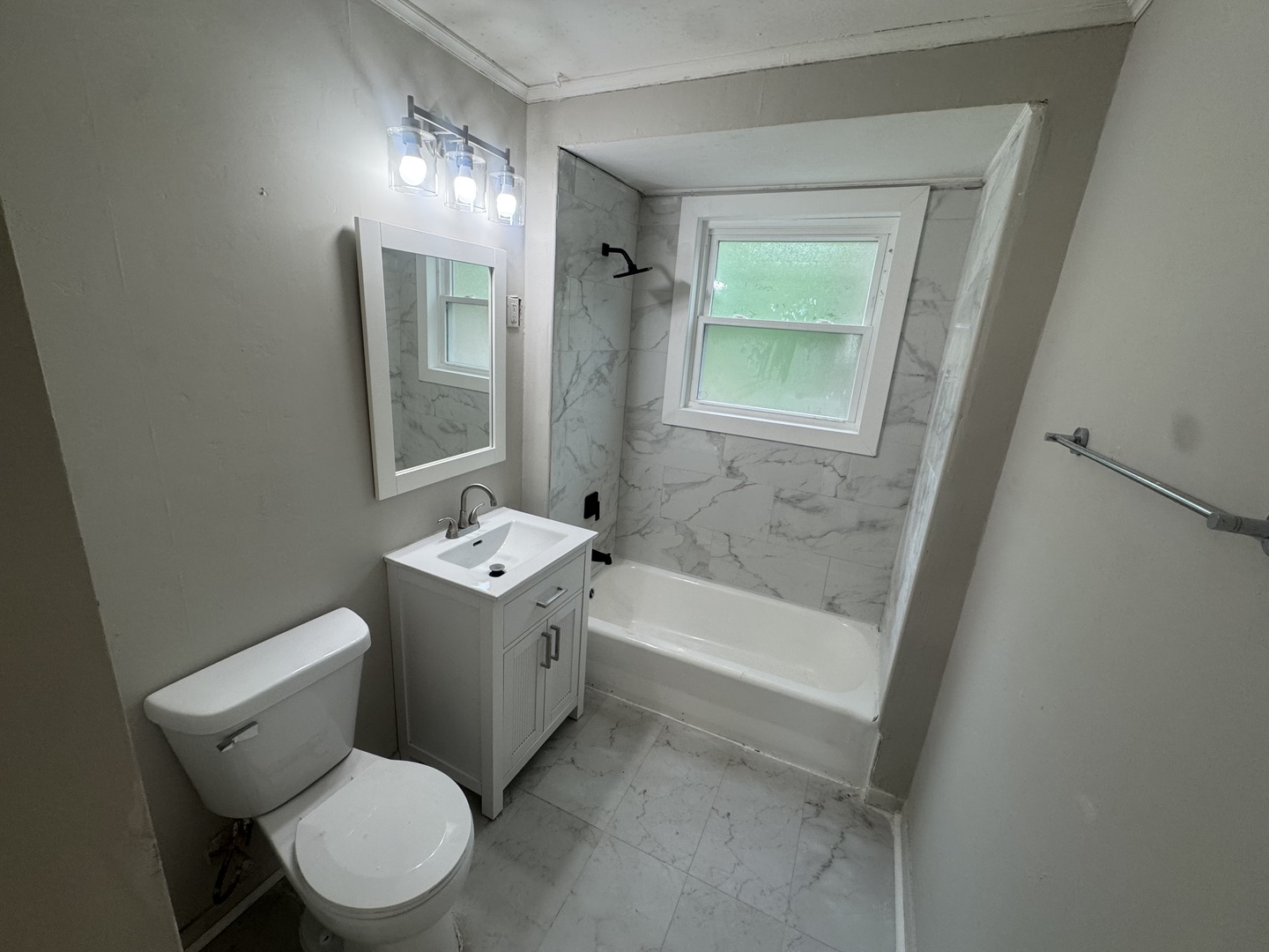 14428 University Avenue Property Photo 6