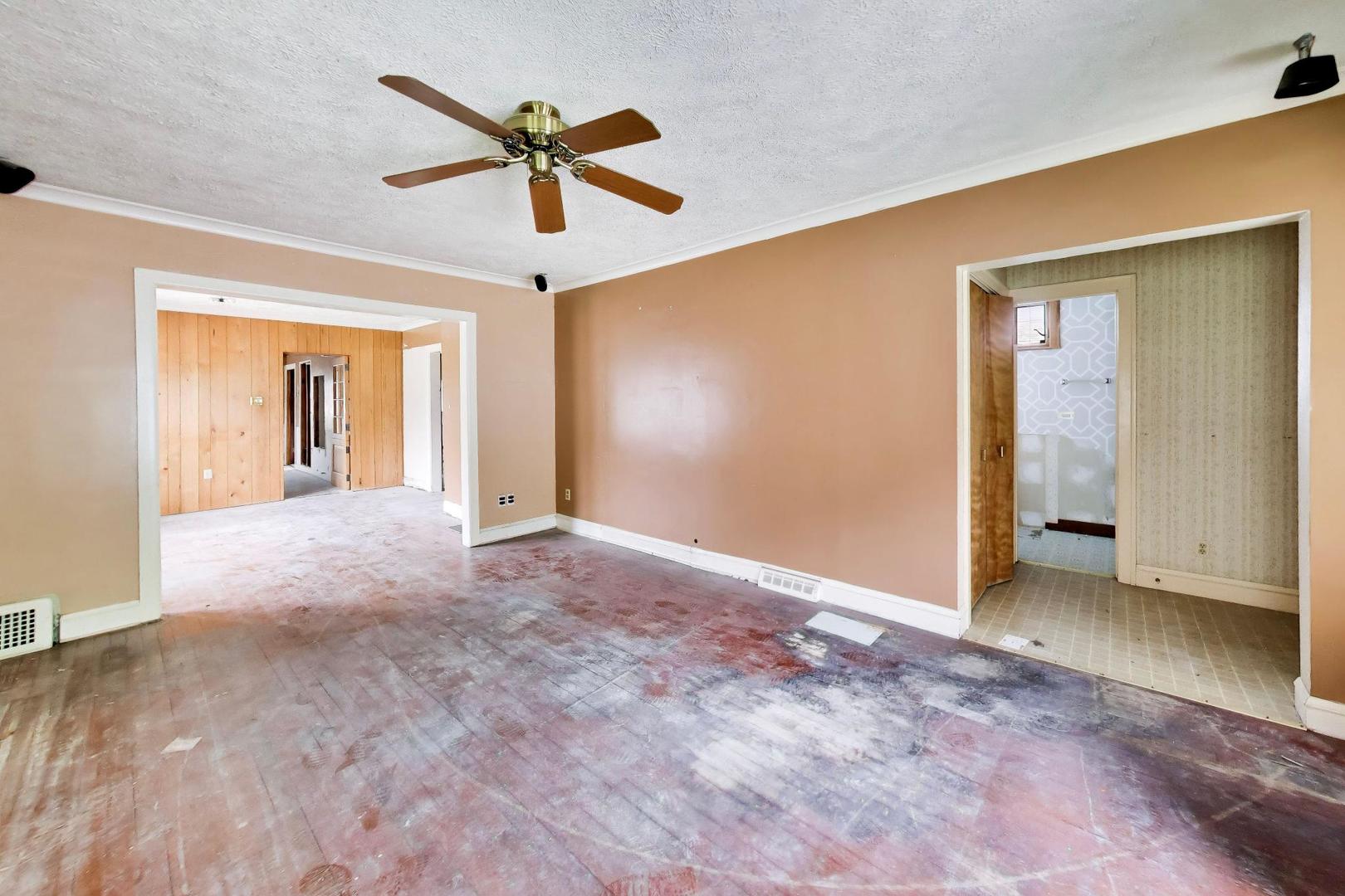 2451 Maple Street Property Photo 4