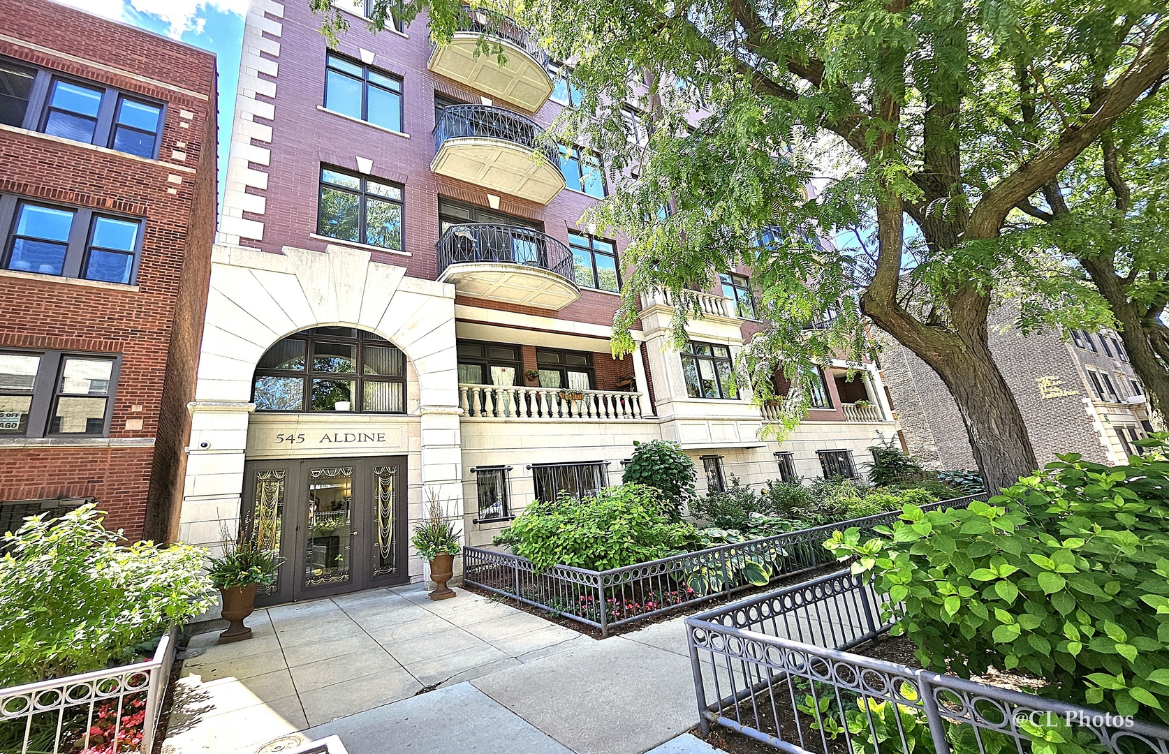 545 W Aldine Avenue 4d Property Photo 1