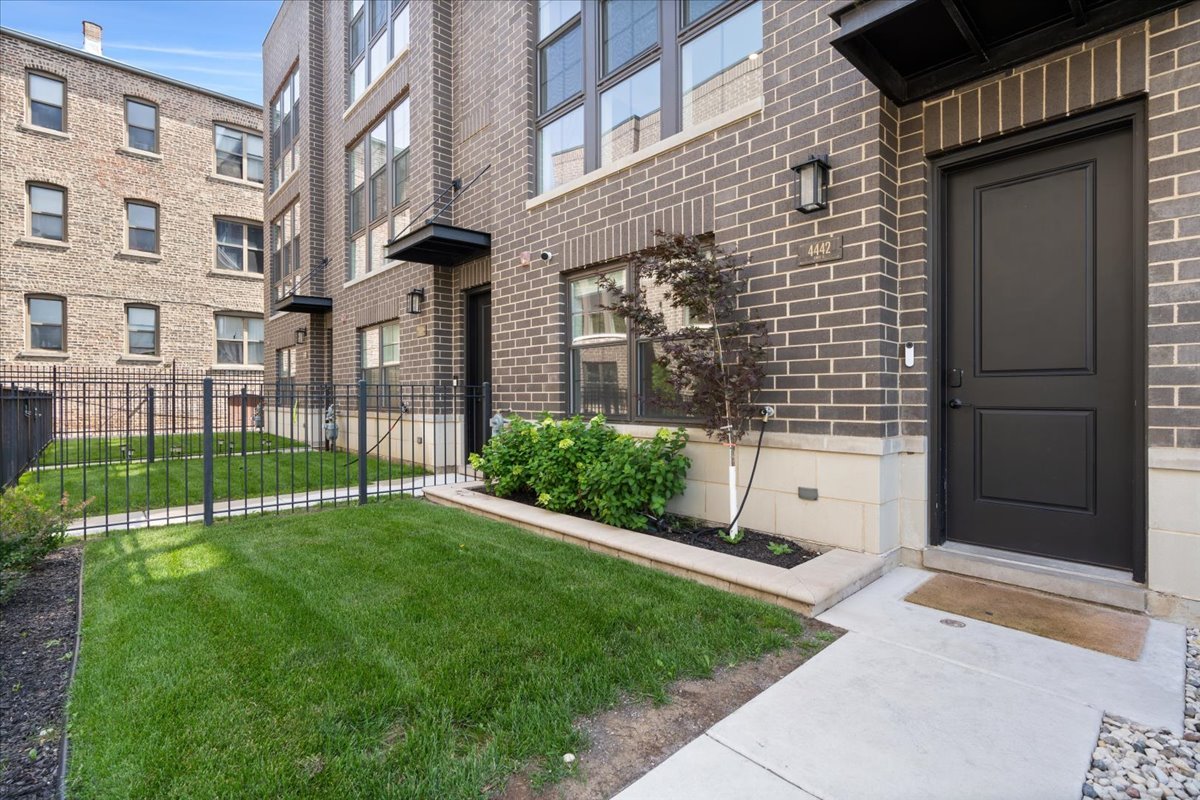 4442 S Drexel Boulevard G Property Photo 2