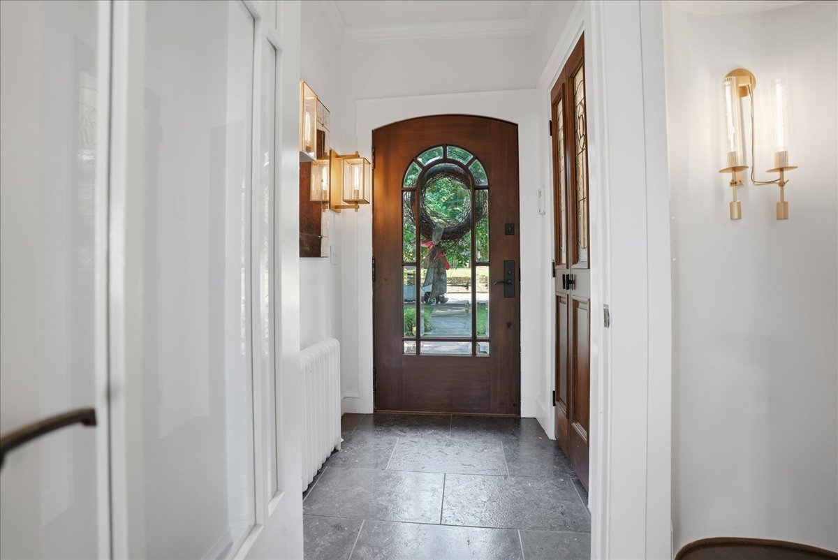1116 E Monroe Street Property Photo 5