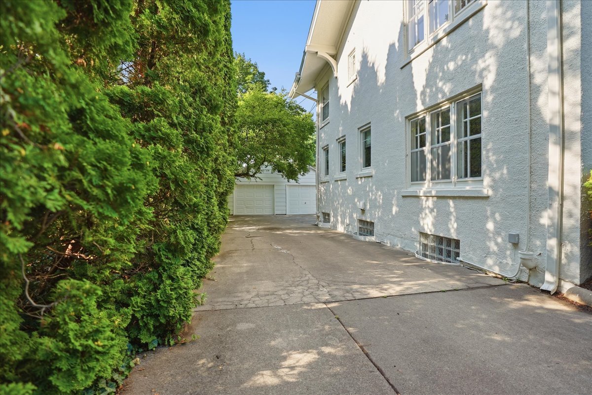 1116 E Monroe Street Property Photo 57