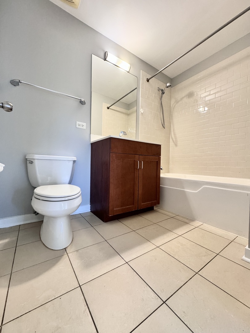1075 W Roosevelt Road 305 Property Photo 19