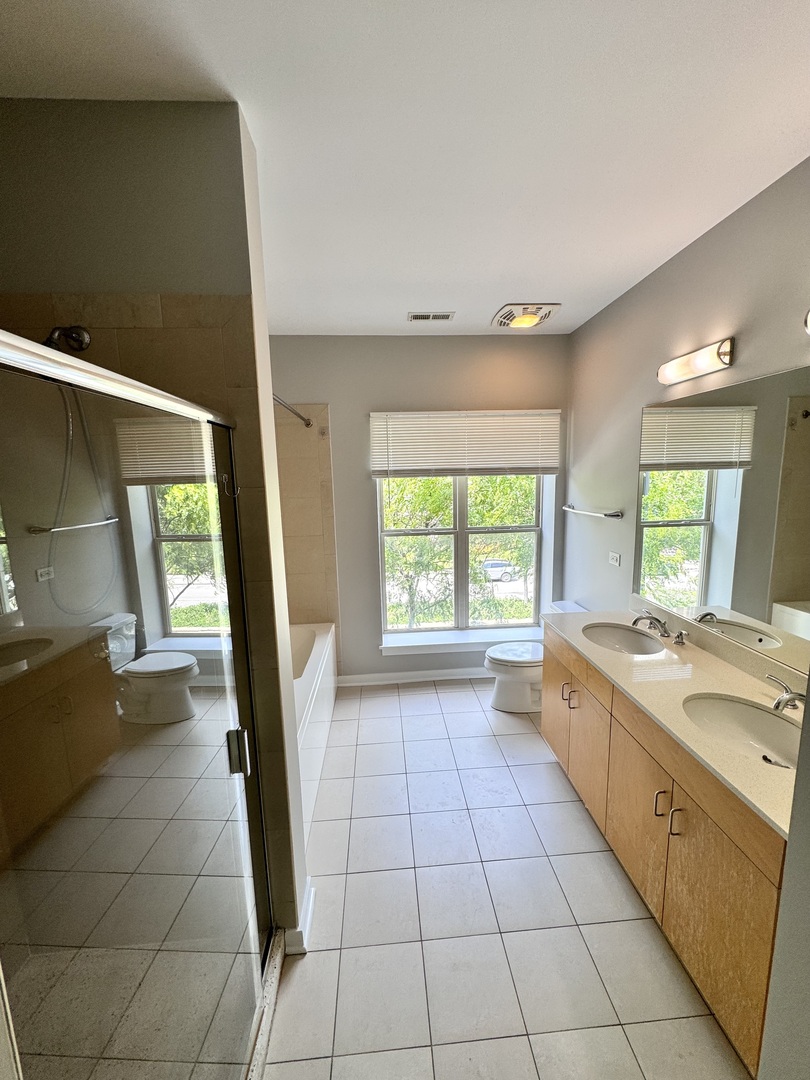 1075 W Roosevelt Road 305 Property Photo 22