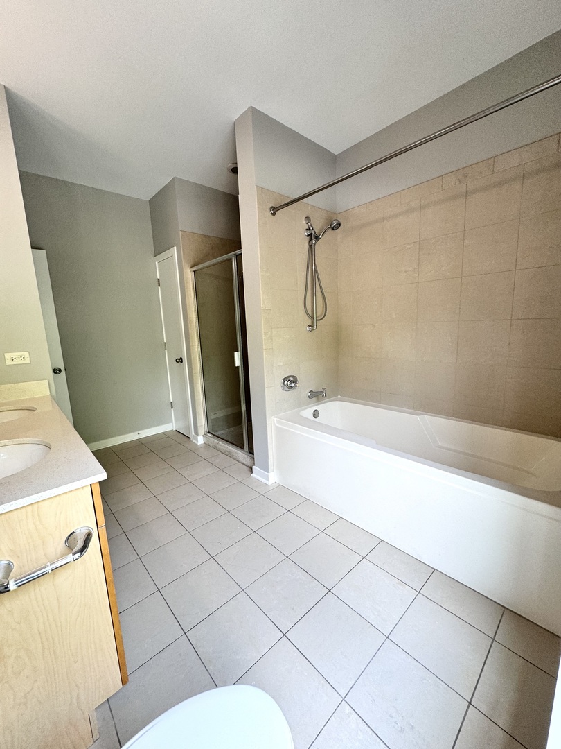 1075 W Roosevelt Road 305 Property Photo 23