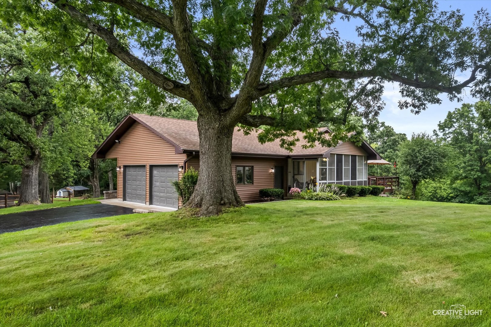 10033 W Hillshire Drive Property Photo 1