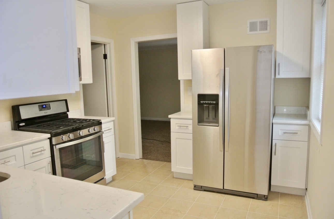 630 E Rockland Road Property Photo 3