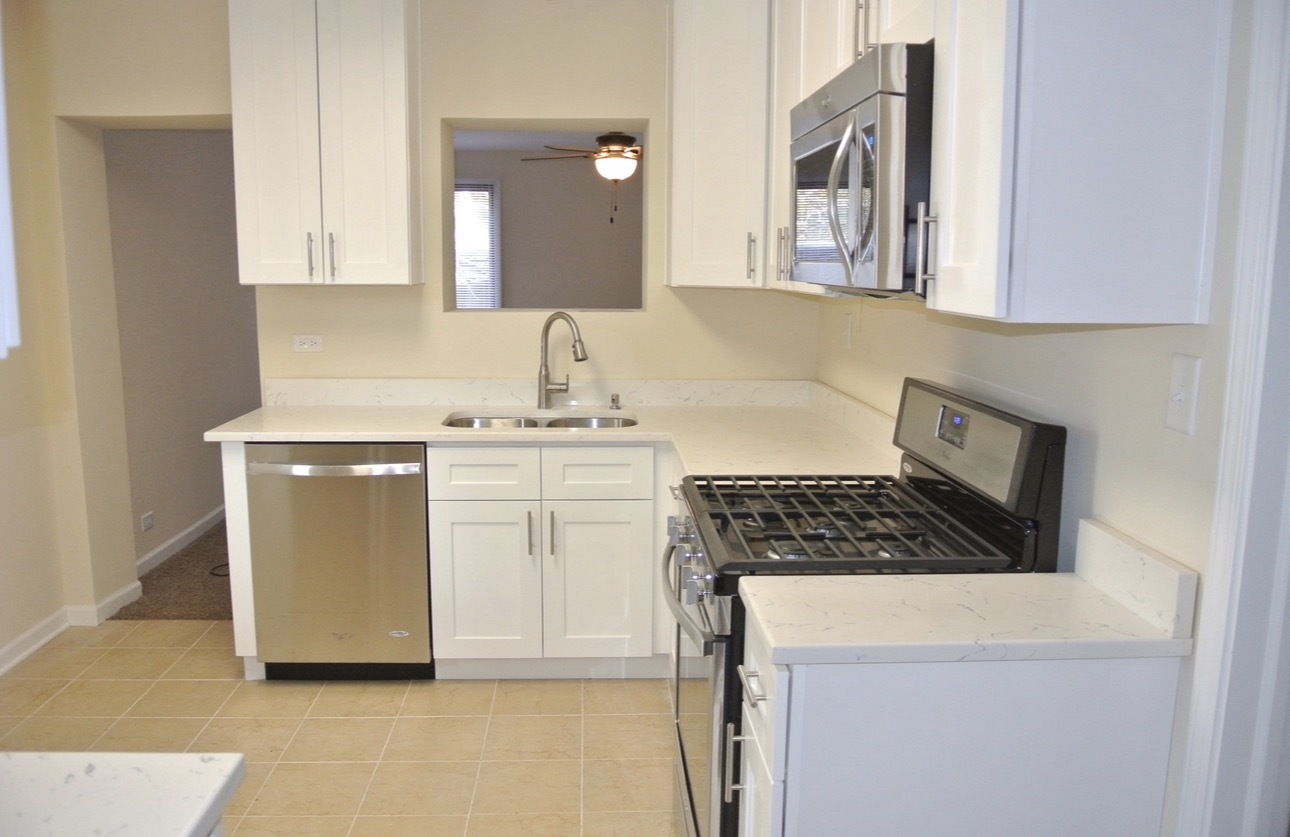 630 E Rockland Road Property Photo 4