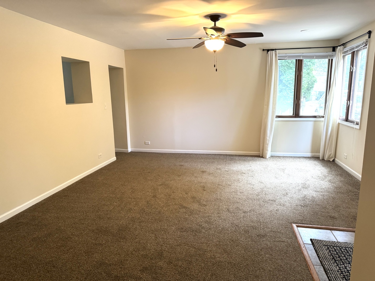 630 E Rockland Road Property Photo 9