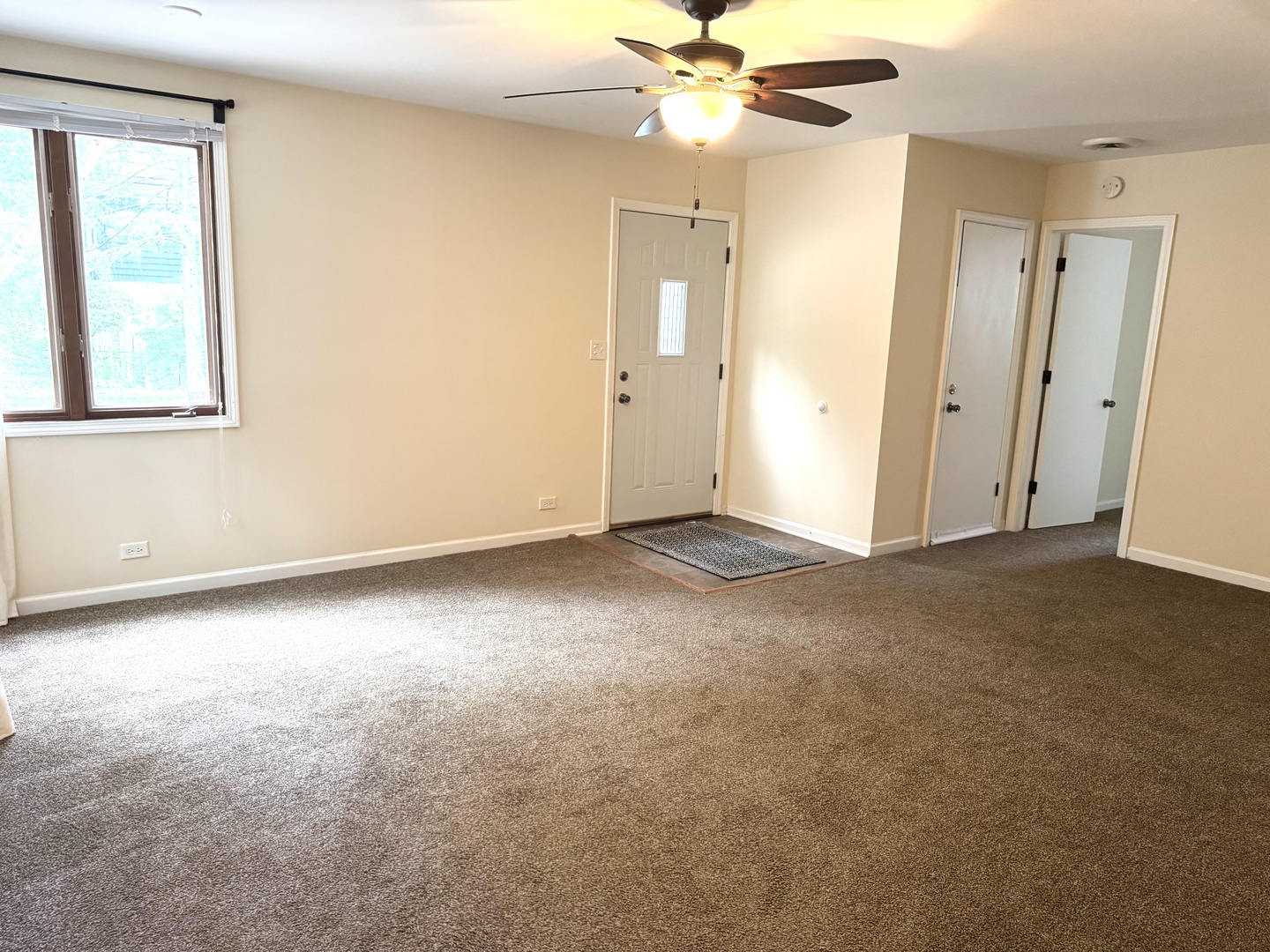 630 E Rockland Road Property Photo 10