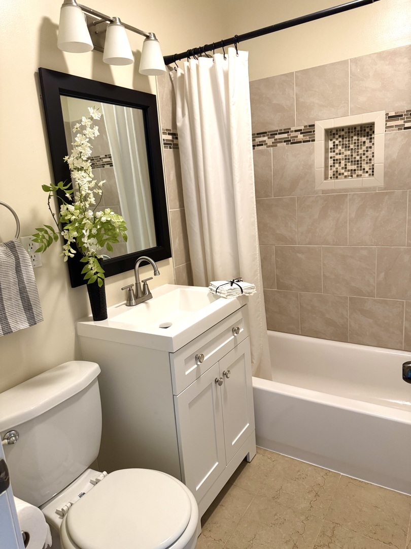 630 E Rockland Road Property Photo 12