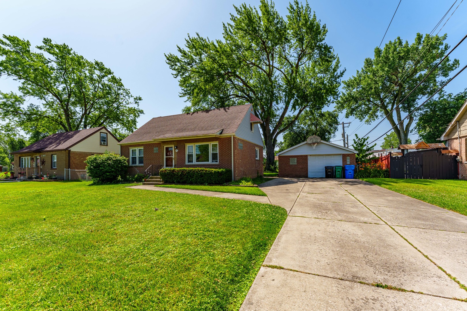7805 Suburban Lane Property Photo 2