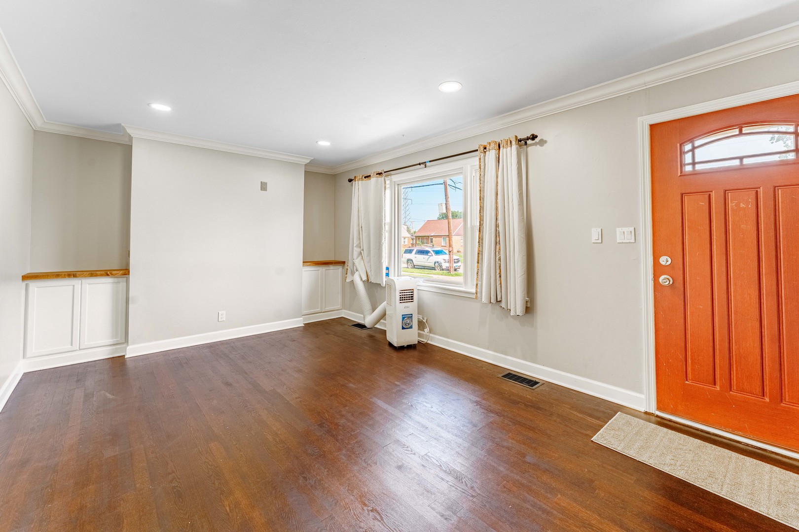 7805 Suburban Lane Property Photo 3