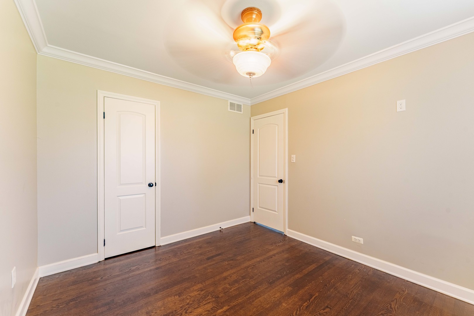 7805 Suburban Lane Property Photo 7