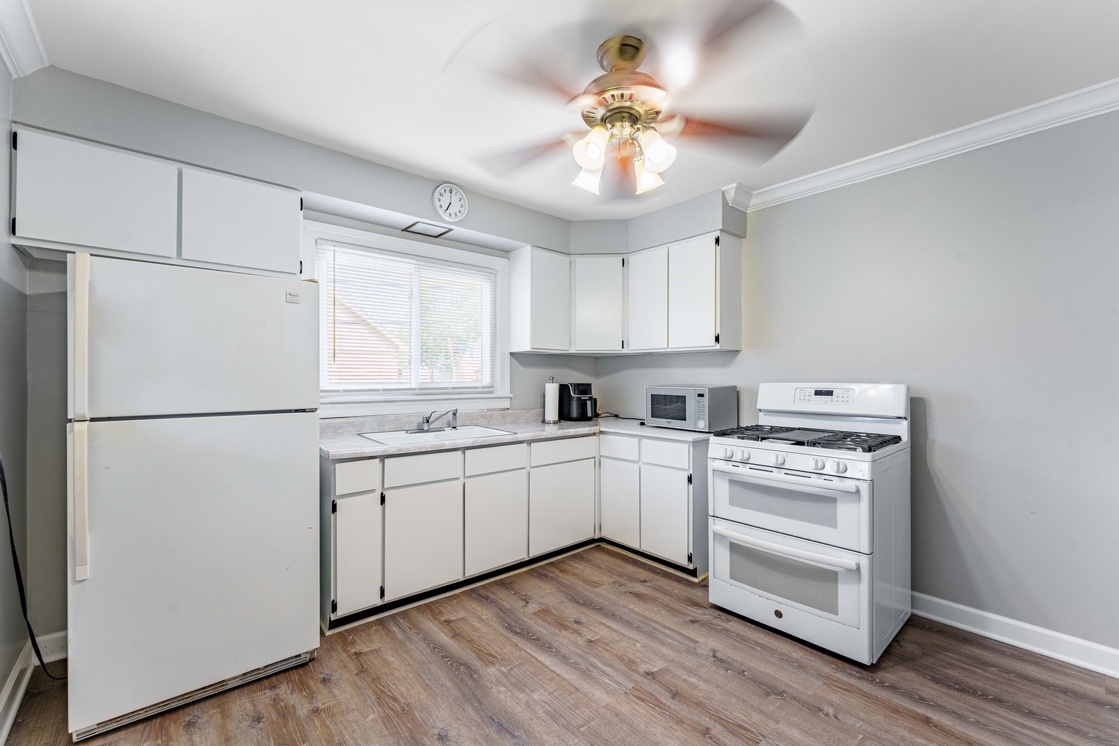7805 Suburban Lane Property Photo 8