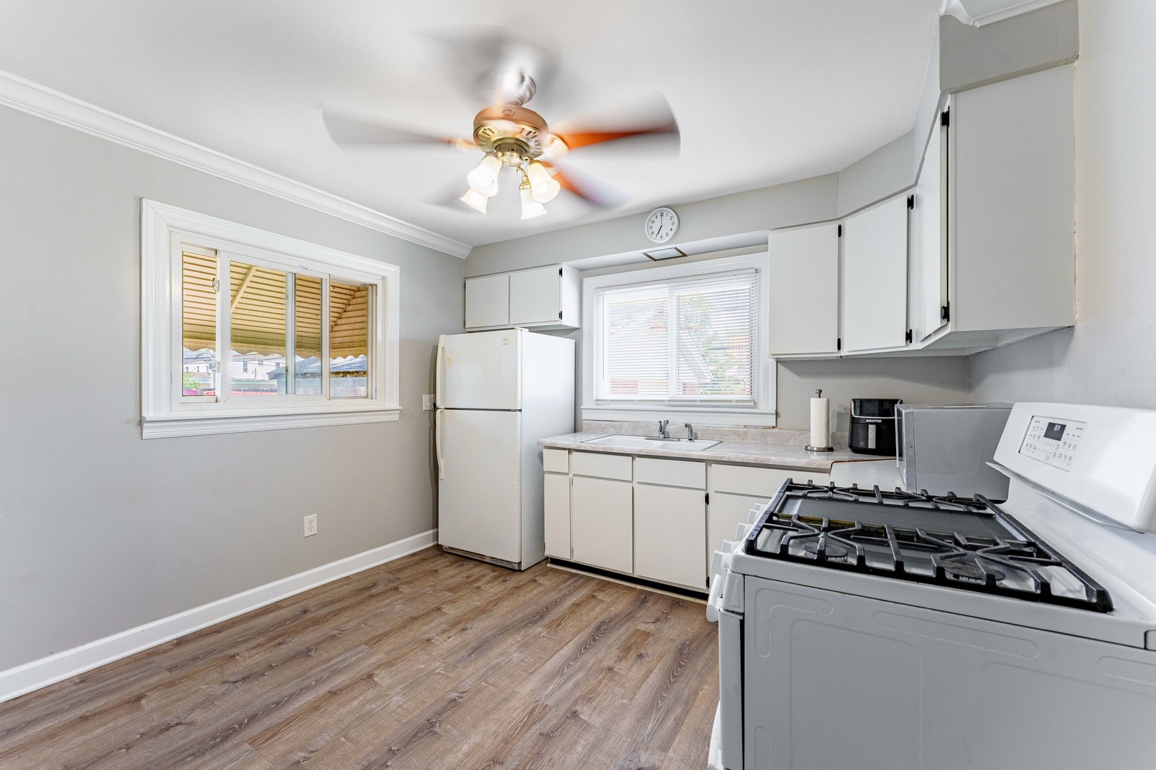 7805 Suburban Lane Property Photo 9