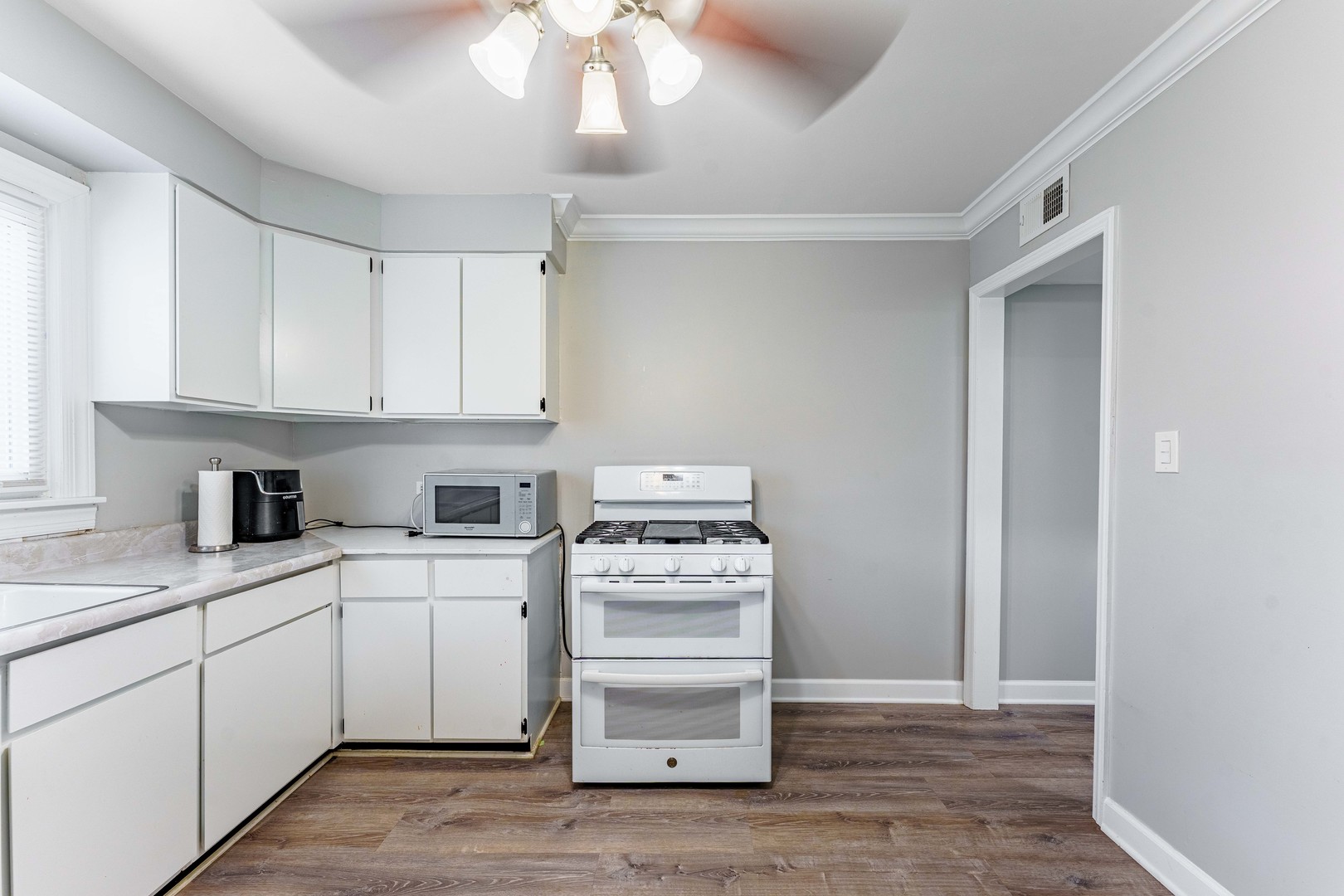 7805 Suburban Lane Property Photo 11