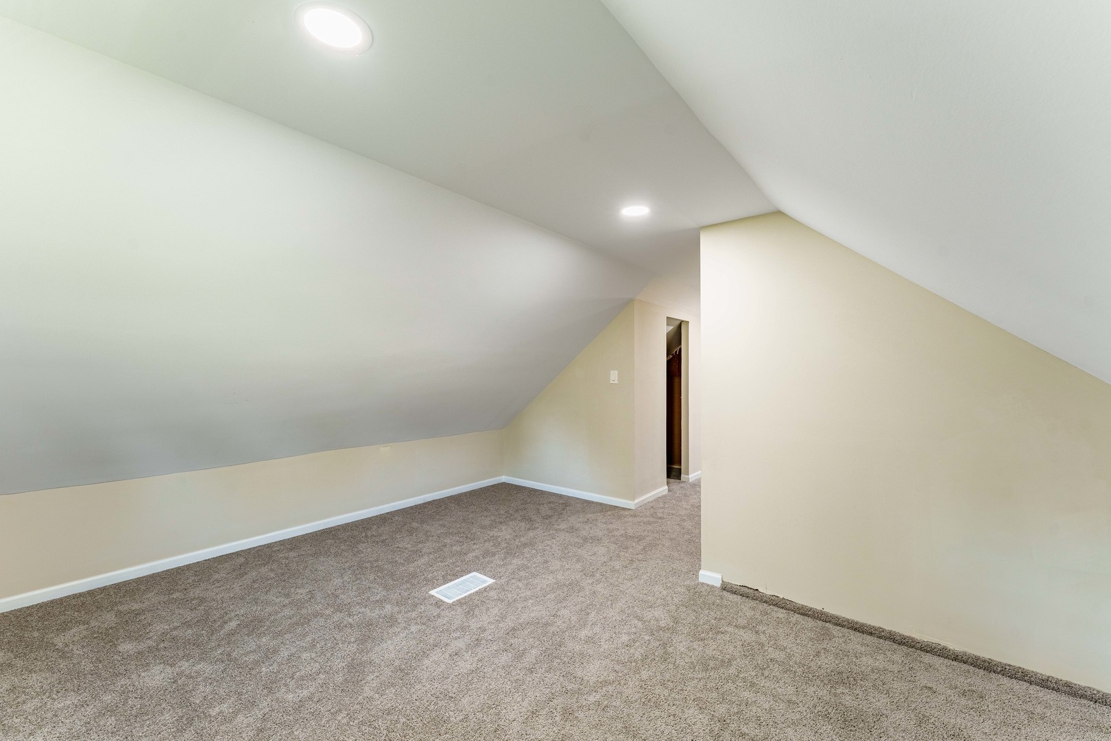 7805 Suburban Lane Property Photo 14