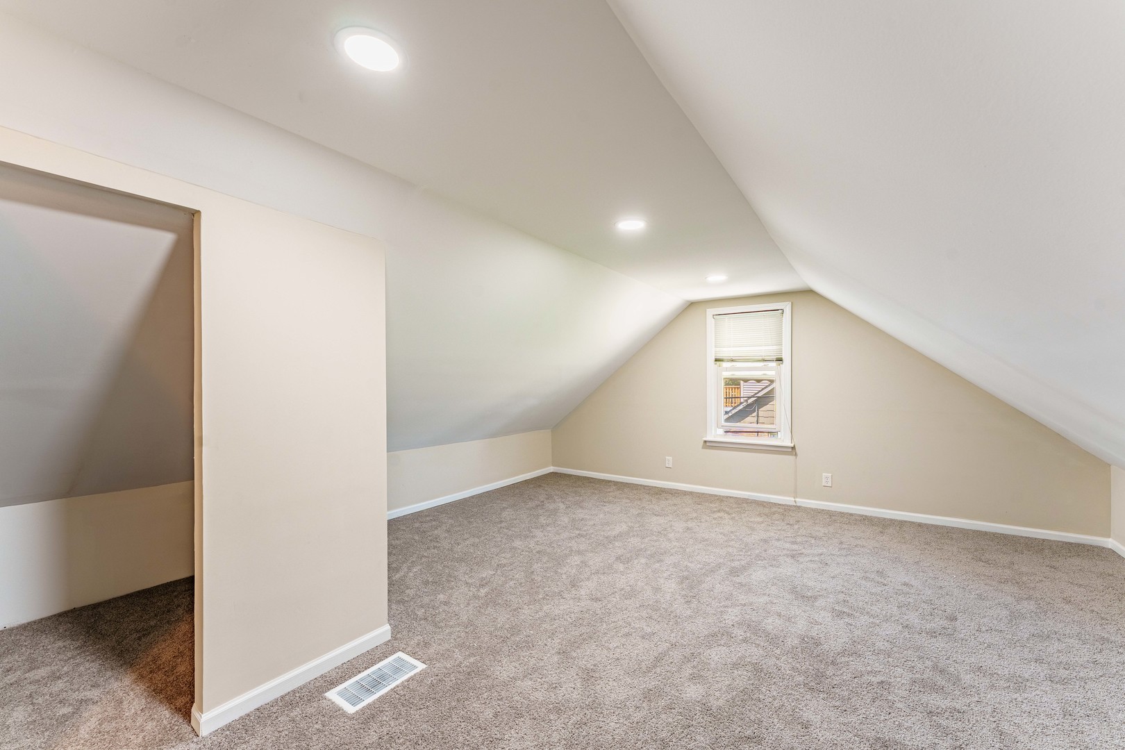 7805 Suburban Lane Property Photo 16