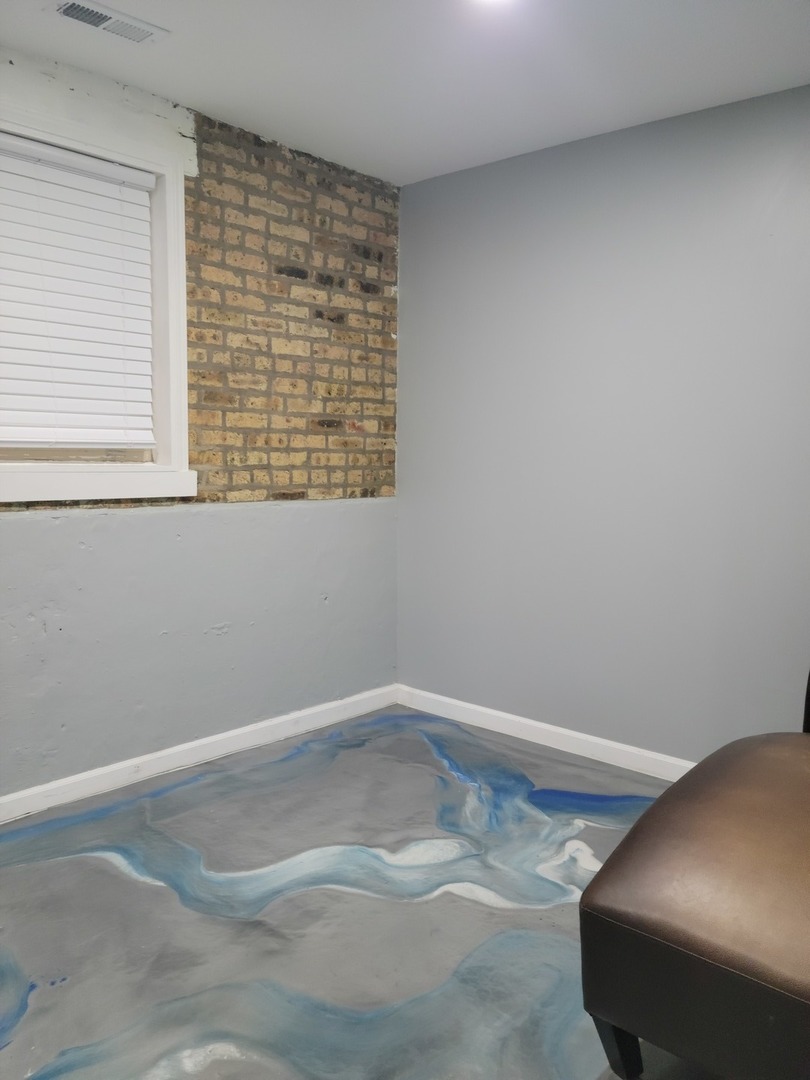 2419 N Kostner Avenue Garden Property Photo 8