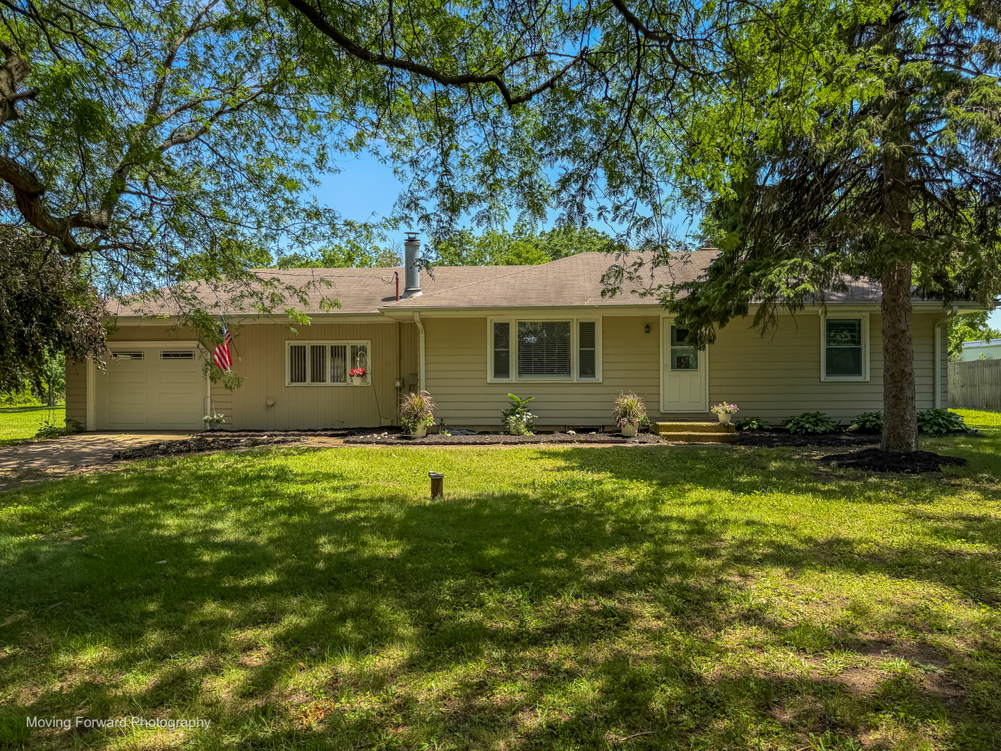 7s175 N Eola Road Property Photo 1