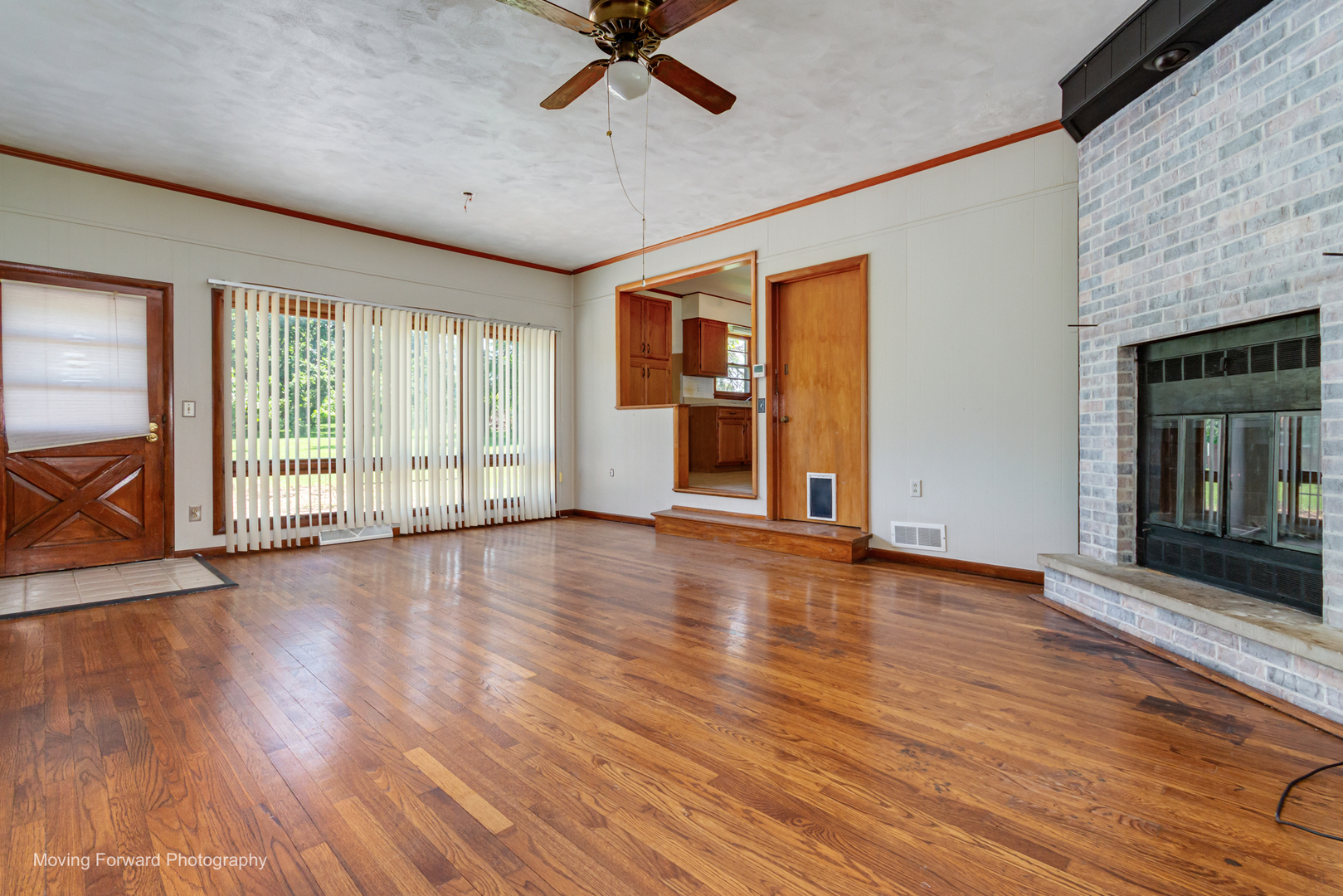 7s175 N Eola Road Property Photo 5
