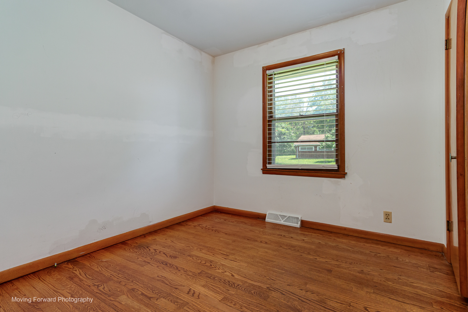 7s175 N Eola Road Property Photo 11