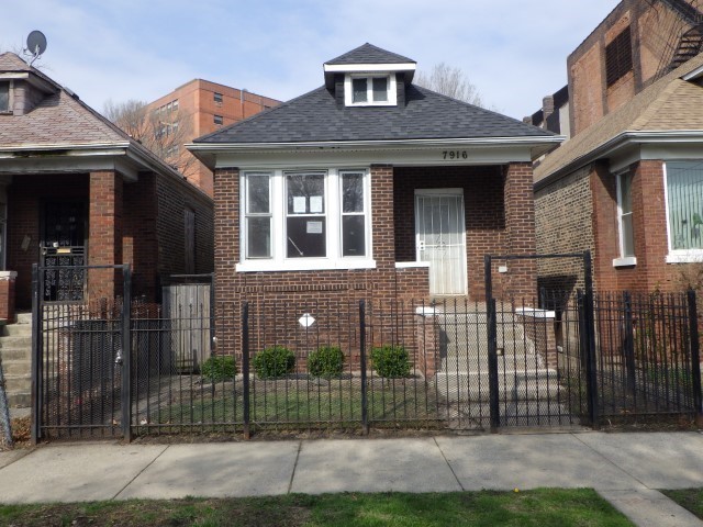 7916 S East End Avenue Property Photo 1