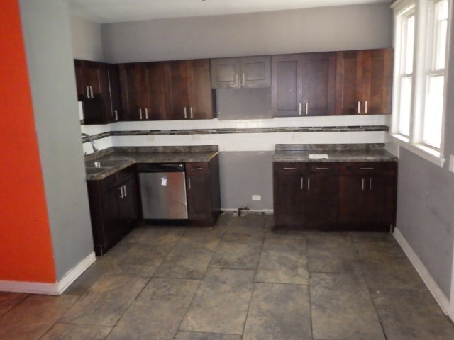 7916 S East End Avenue Property Photo 2