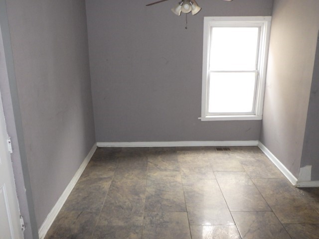 7916 S East End Avenue Property Photo 3