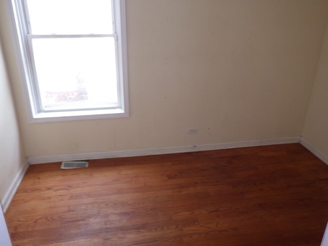 7916 S East End Avenue Property Photo 5